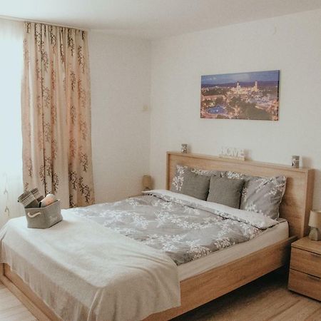 Apartament 1 Decembrie Apartman Gyulafehérvár Kültér fotó