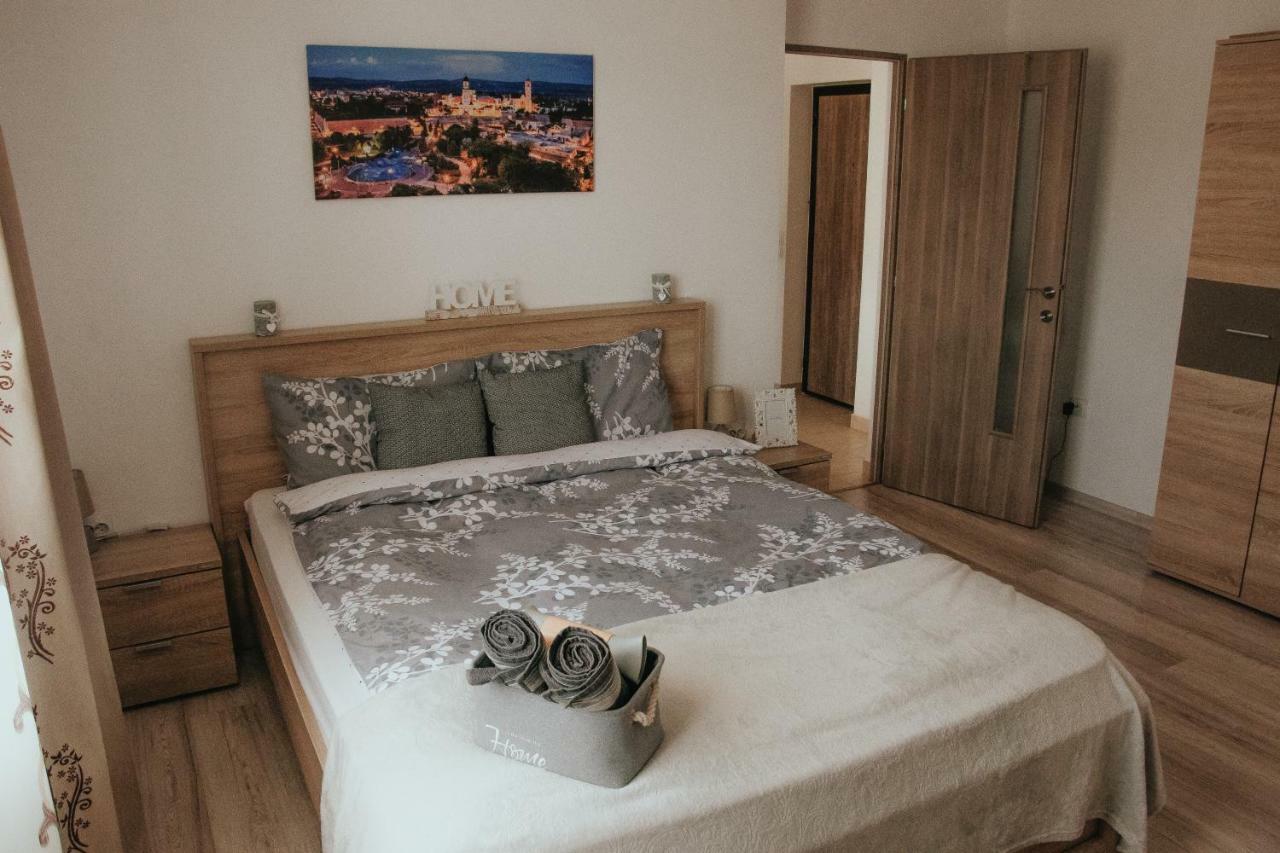Apartament 1 Decembrie Apartman Gyulafehérvár Kültér fotó