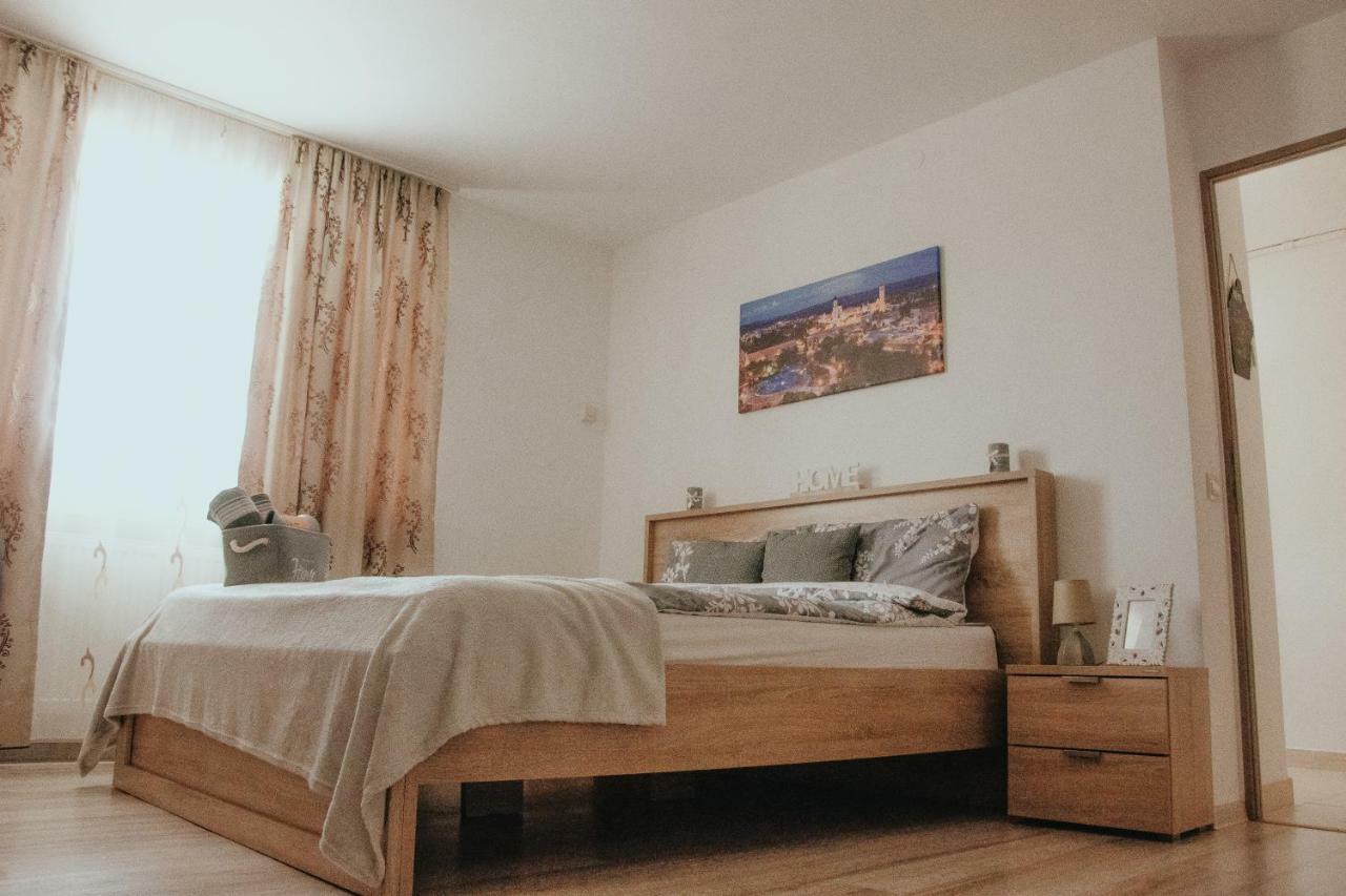 Apartament 1 Decembrie Apartman Gyulafehérvár Kültér fotó